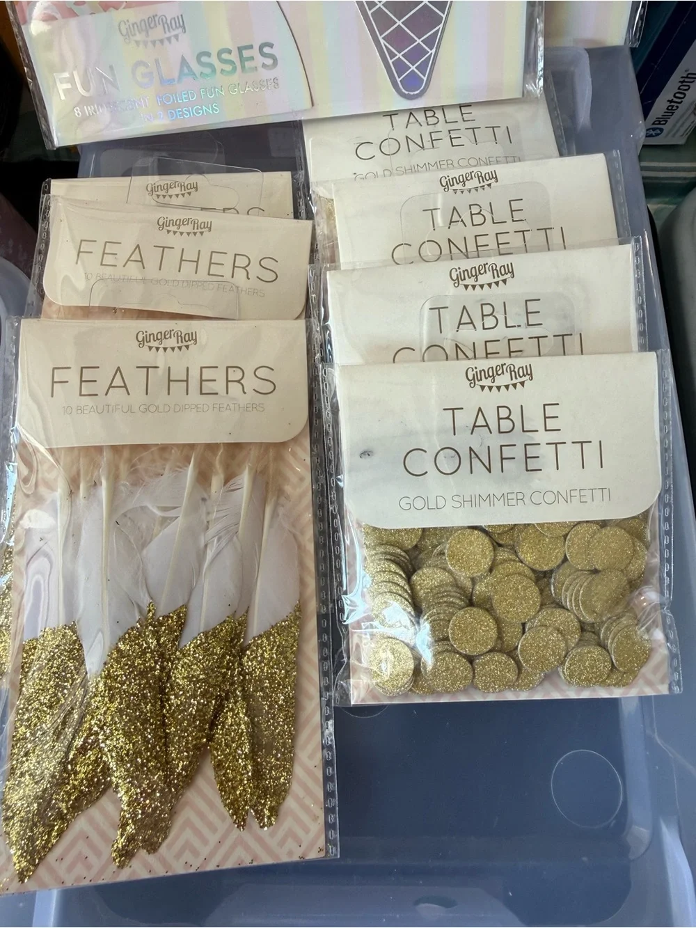 Bundle of New Party Favors 19 pcs Gold and Black w/baloons, table confetti +more